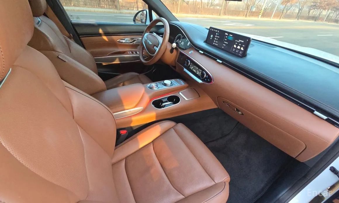 Фото 10 - Genesis GV70