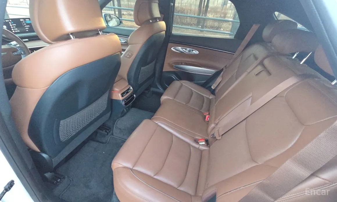 Фото 11 - Genesis GV70