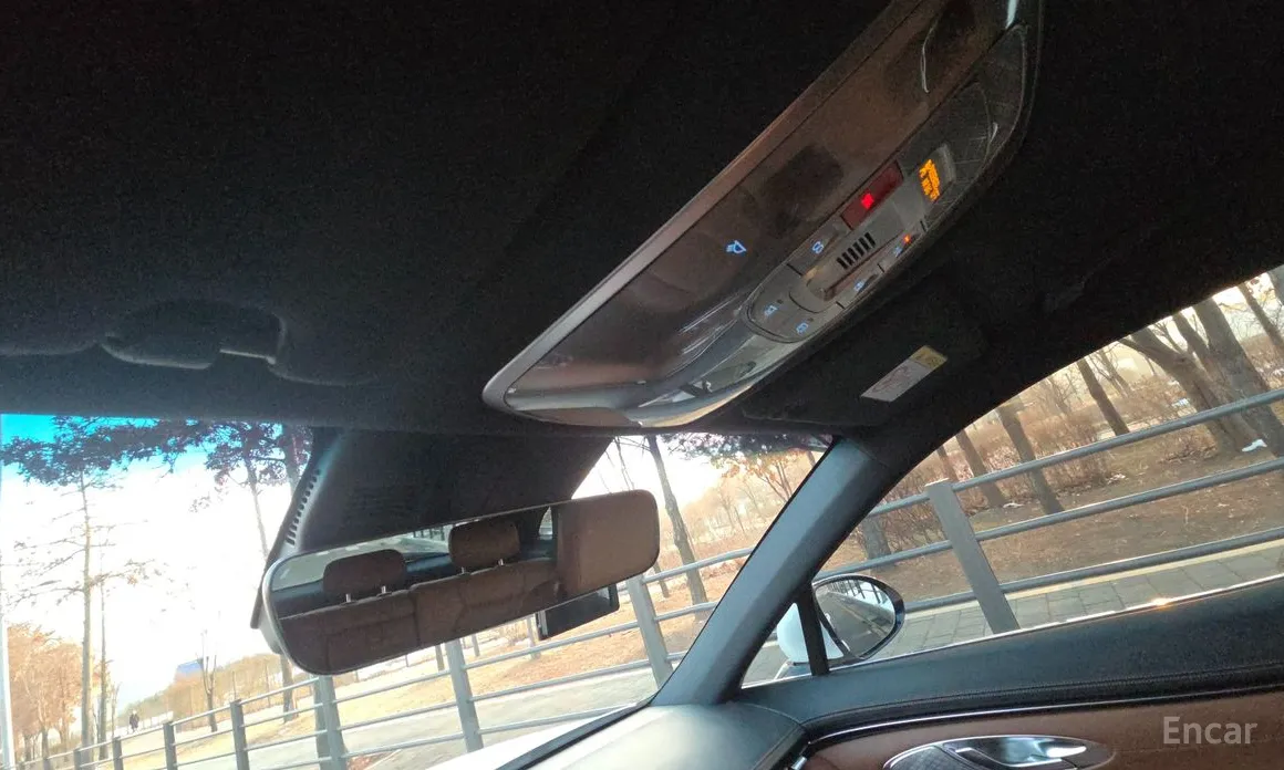 Фото 13 - Genesis GV70