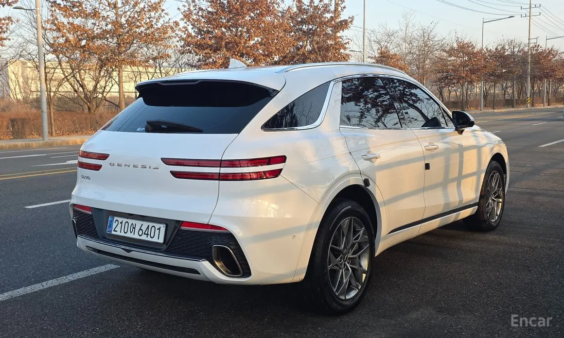 Фото 14 - Genesis GV70