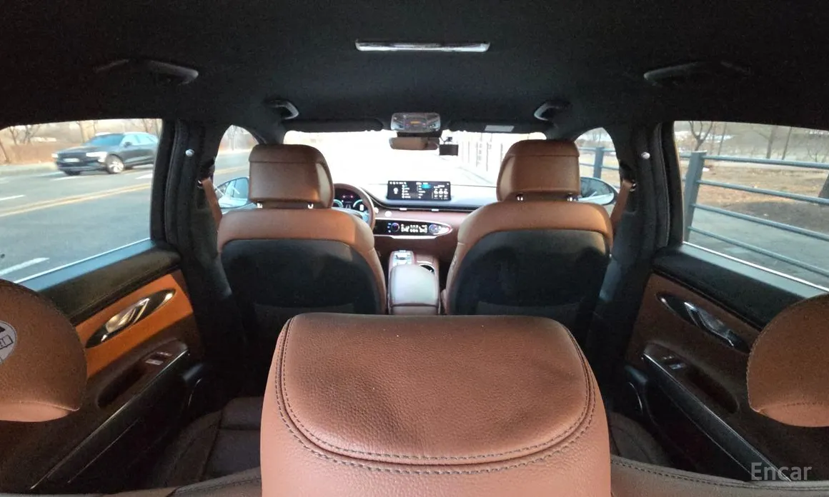 Фото 18 - Genesis GV70