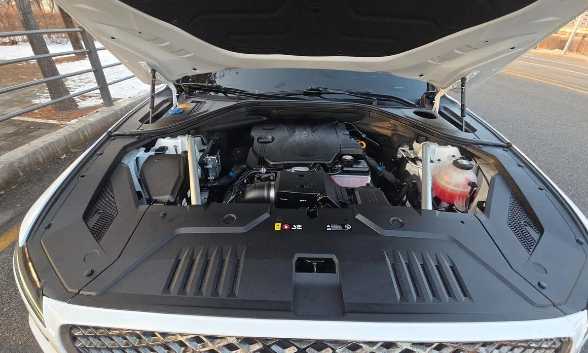 Фото 6 - Genesis GV70