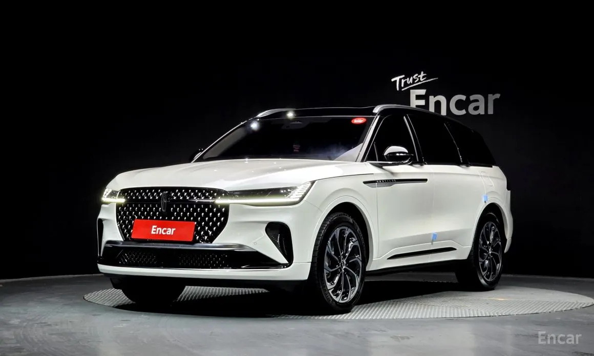 Фото 1 - Lincoln Nautilus