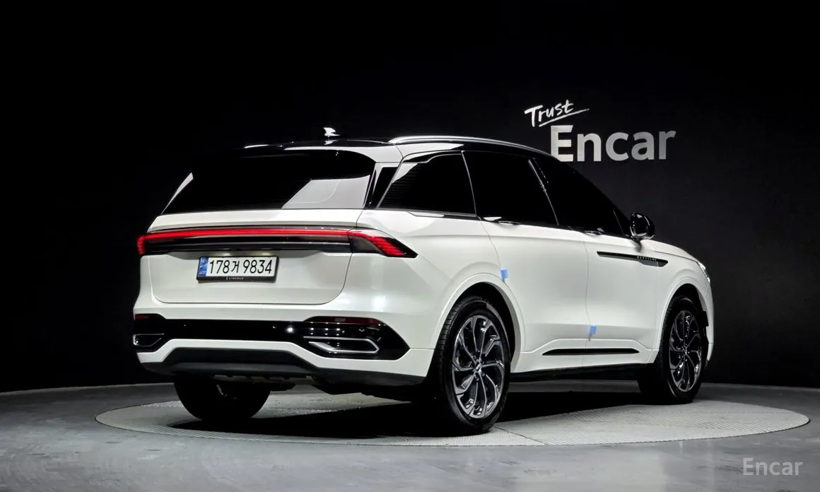 Фото 2 - Lincoln Nautilus