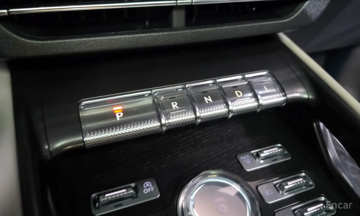 Фото 9 - Lincoln Nautilus