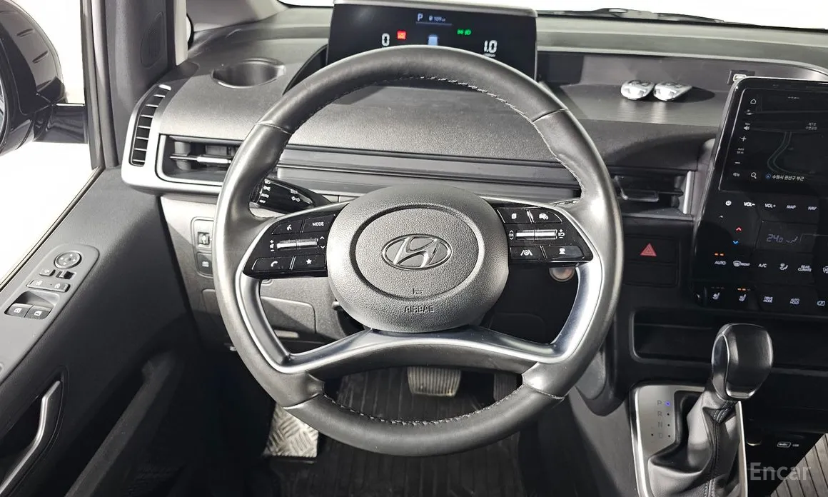 Photo 14 - Hyundai Staria