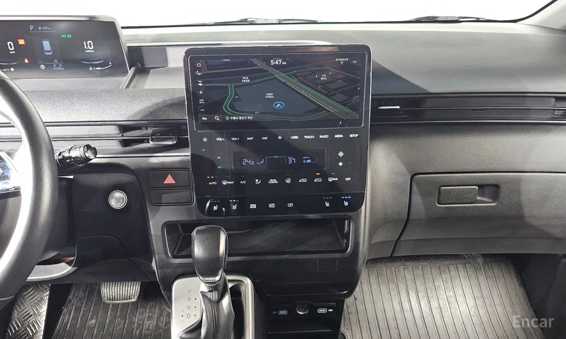 Photo 16 - Hyundai Staria