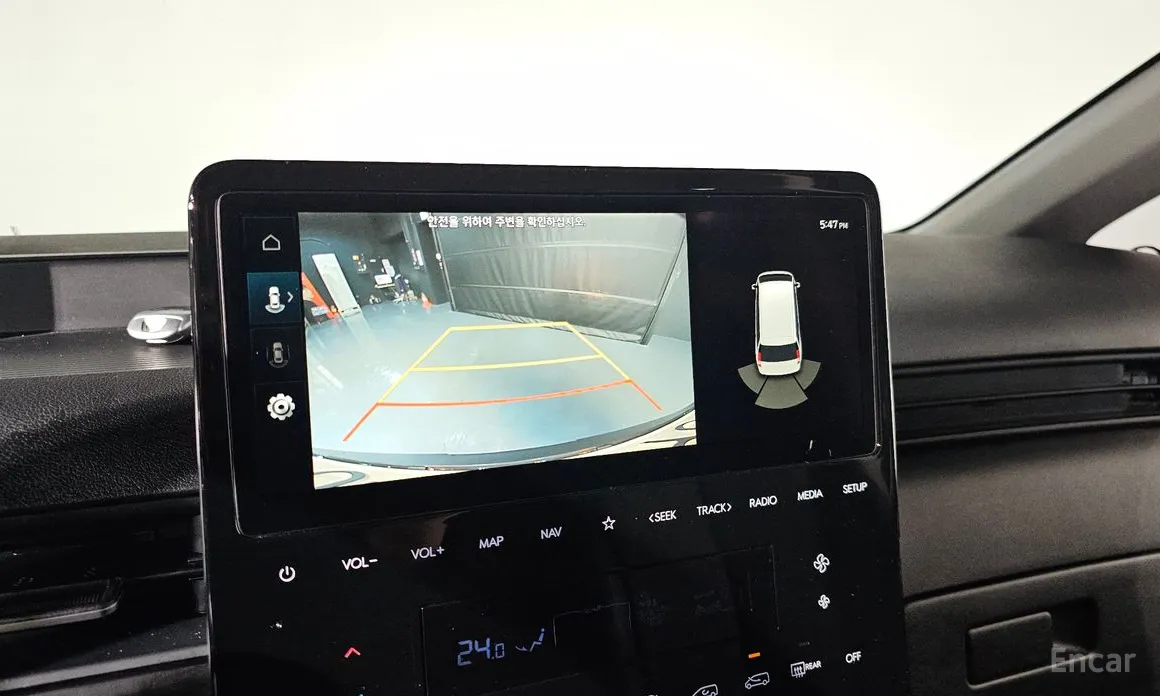 Photo 17 - Hyundai Staria