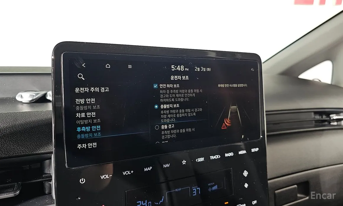 Photo 18 - Hyundai Staria