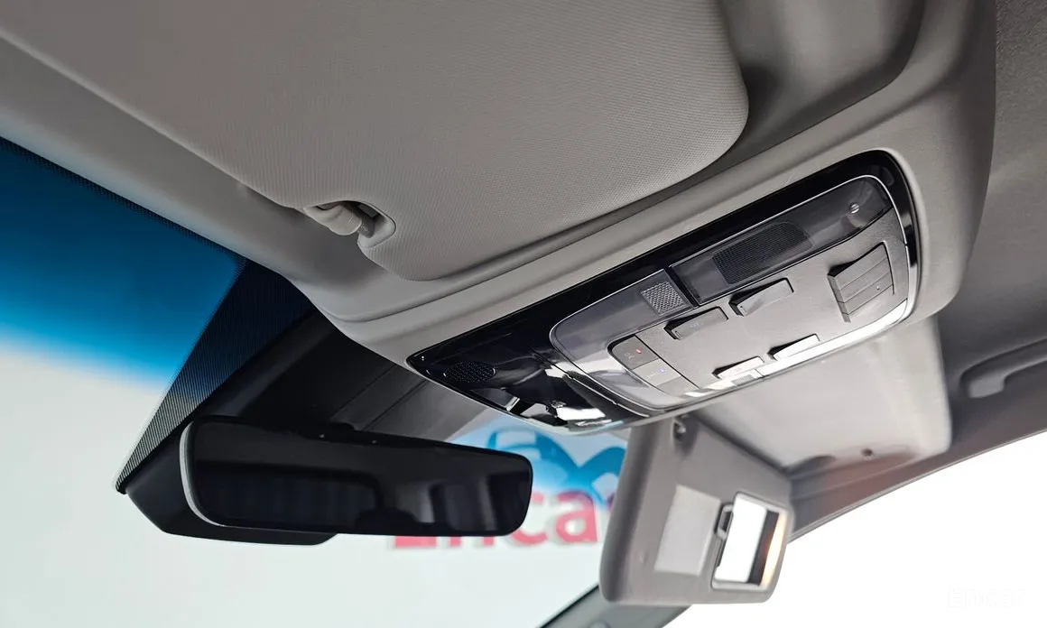 Photo 19 - Hyundai Staria