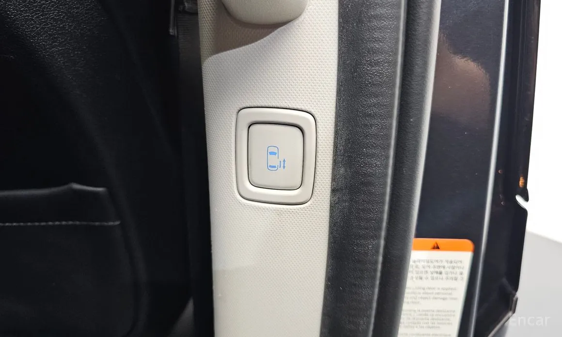 Photo 20 - Hyundai Staria