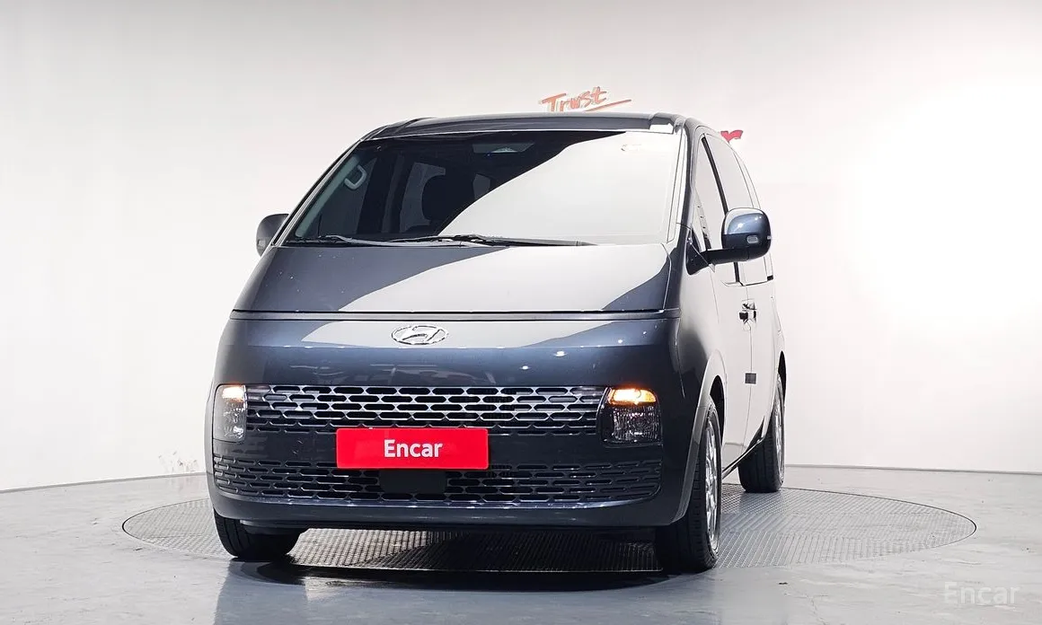 Photo 3 - Hyundai Staria