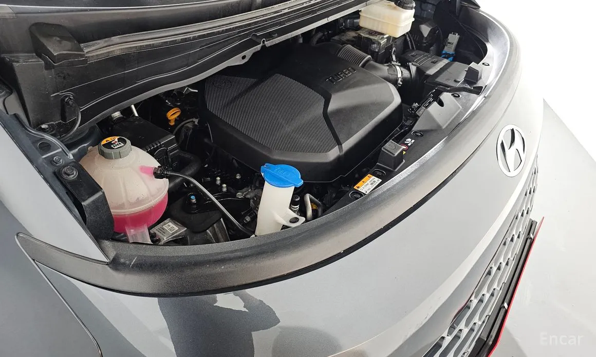 Photo 6 - Hyundai Staria