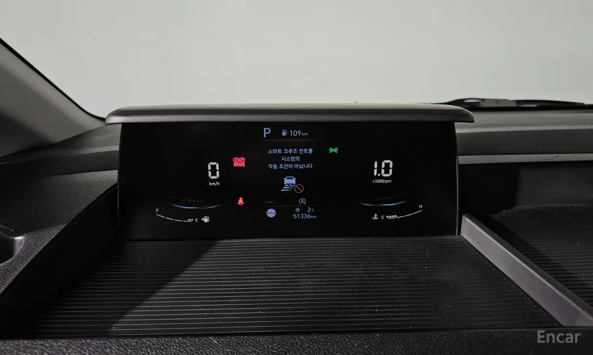 Photo 8 - Hyundai Staria