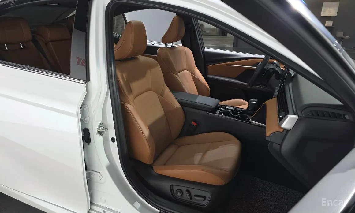 Фото 10 - Toyota Camry