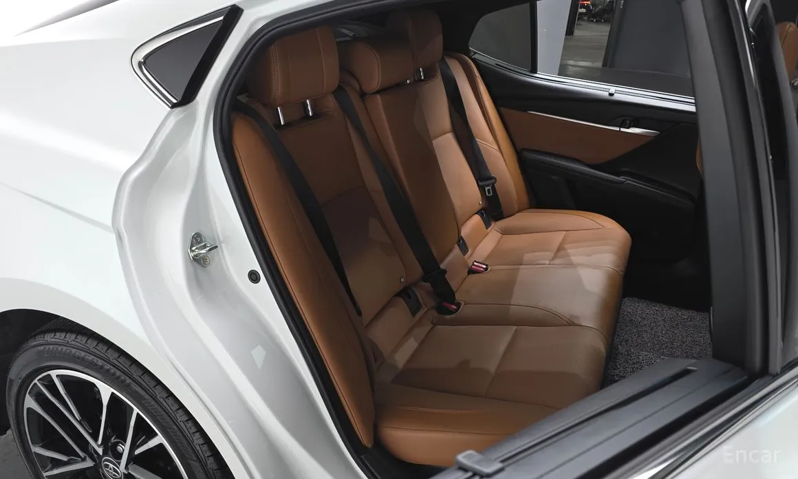 Фото 12 - Toyota Camry