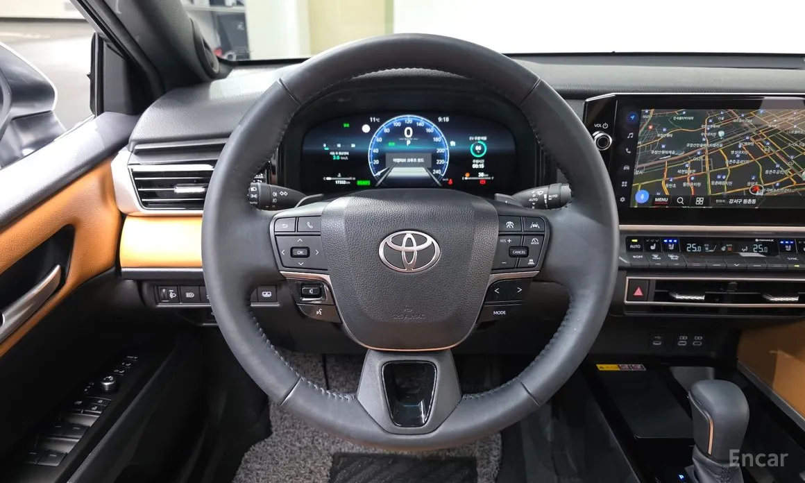 Фото 15 - Toyota Camry