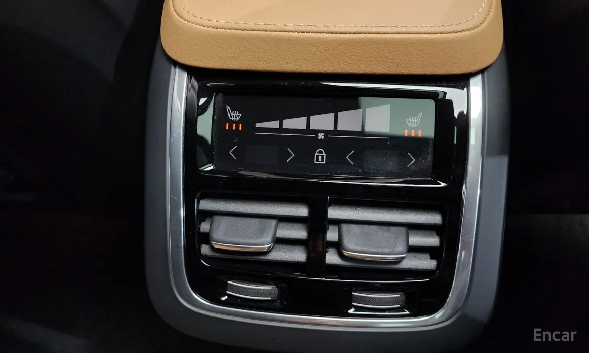 Фото 18 - Volvo XC90