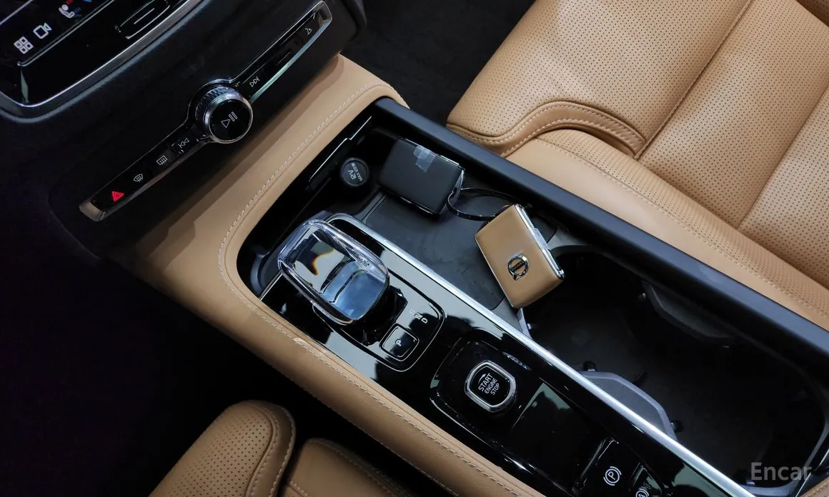 Фото 9 - Volvo XC90