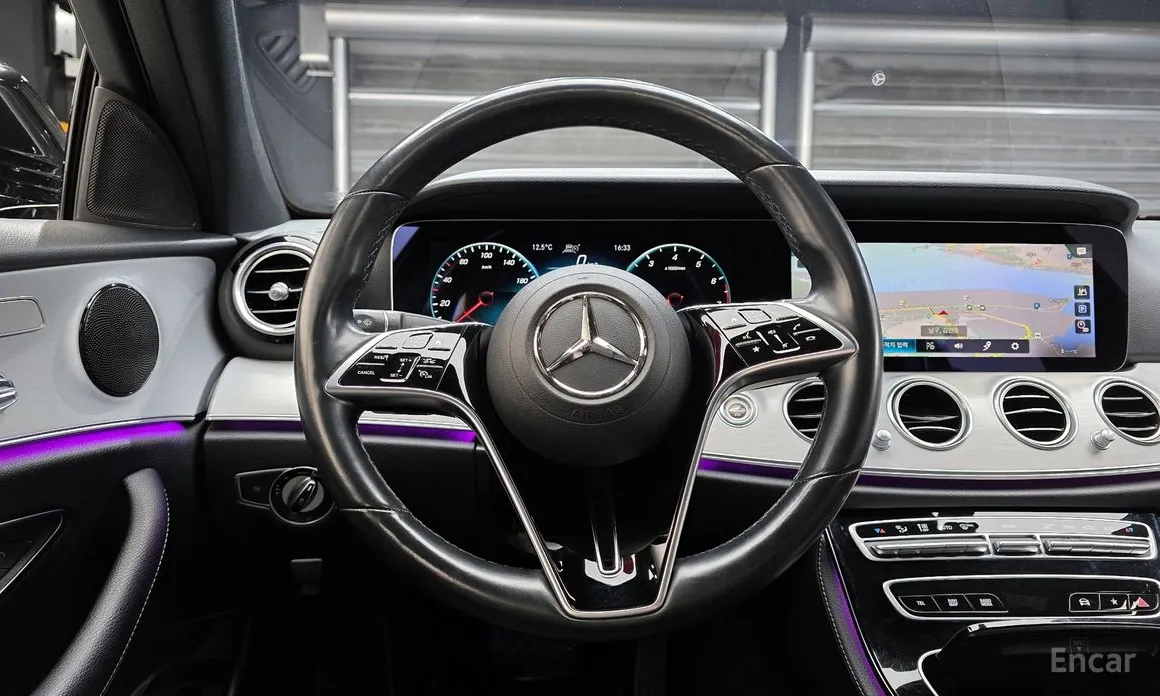 Фото 13 - Mercedes-Benz E-Class