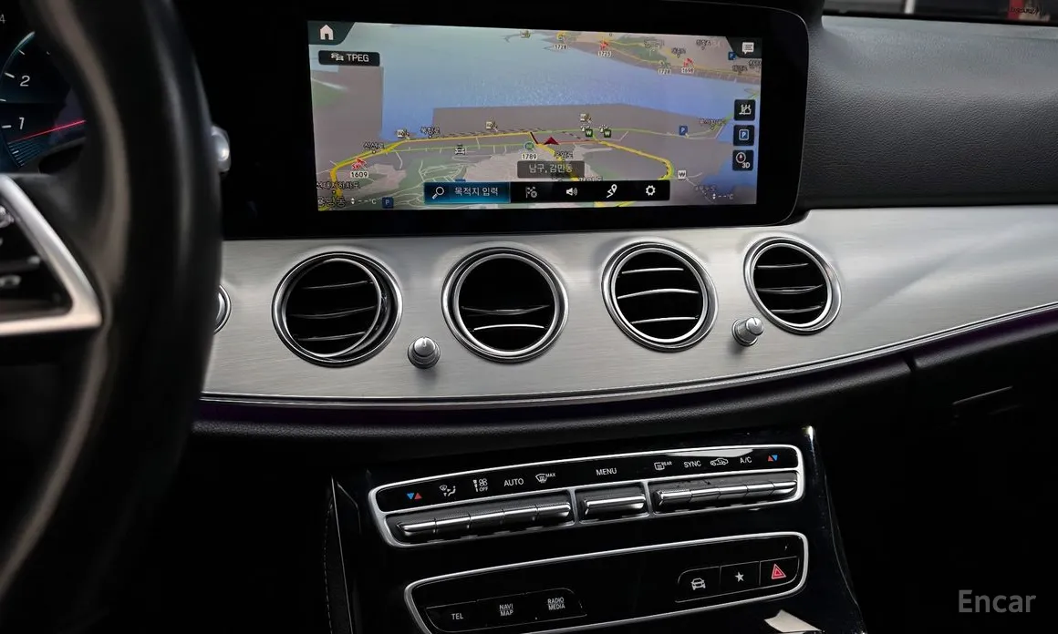 Фото 14 - Mercedes-Benz E-Class