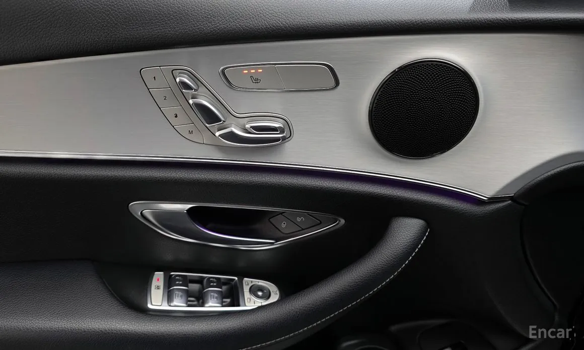 Фото 18 - Mercedes-Benz E-Class