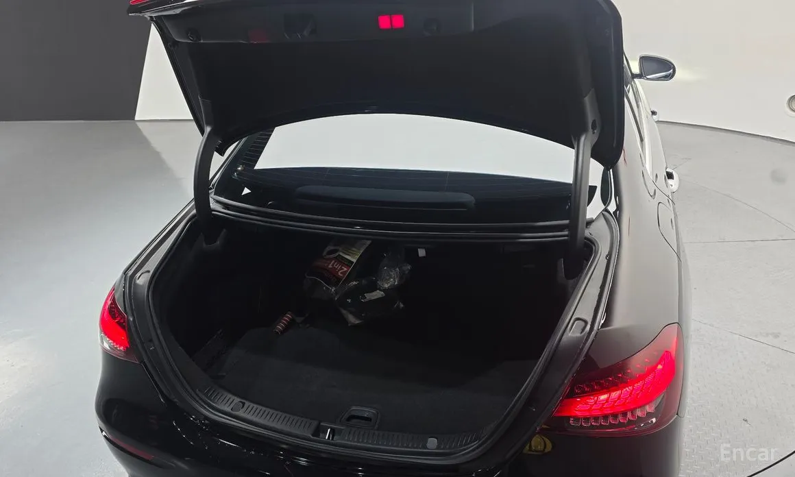 Фото 20 - Mercedes-Benz E-Class