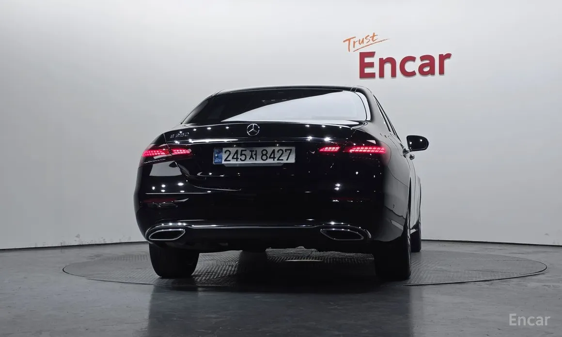 Фото 4 - Mercedes-Benz E-Class