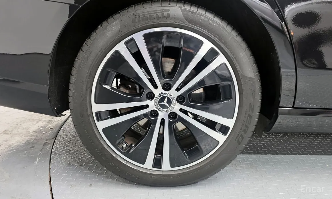 Фото 5 - Mercedes-Benz E-Class