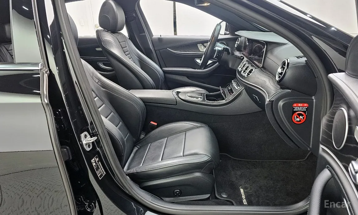 Фото 11 - Mercedes-Benz E-Class