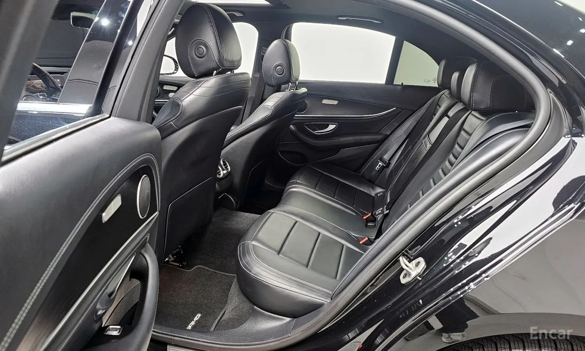 Фото 12 - Mercedes-Benz E-Class