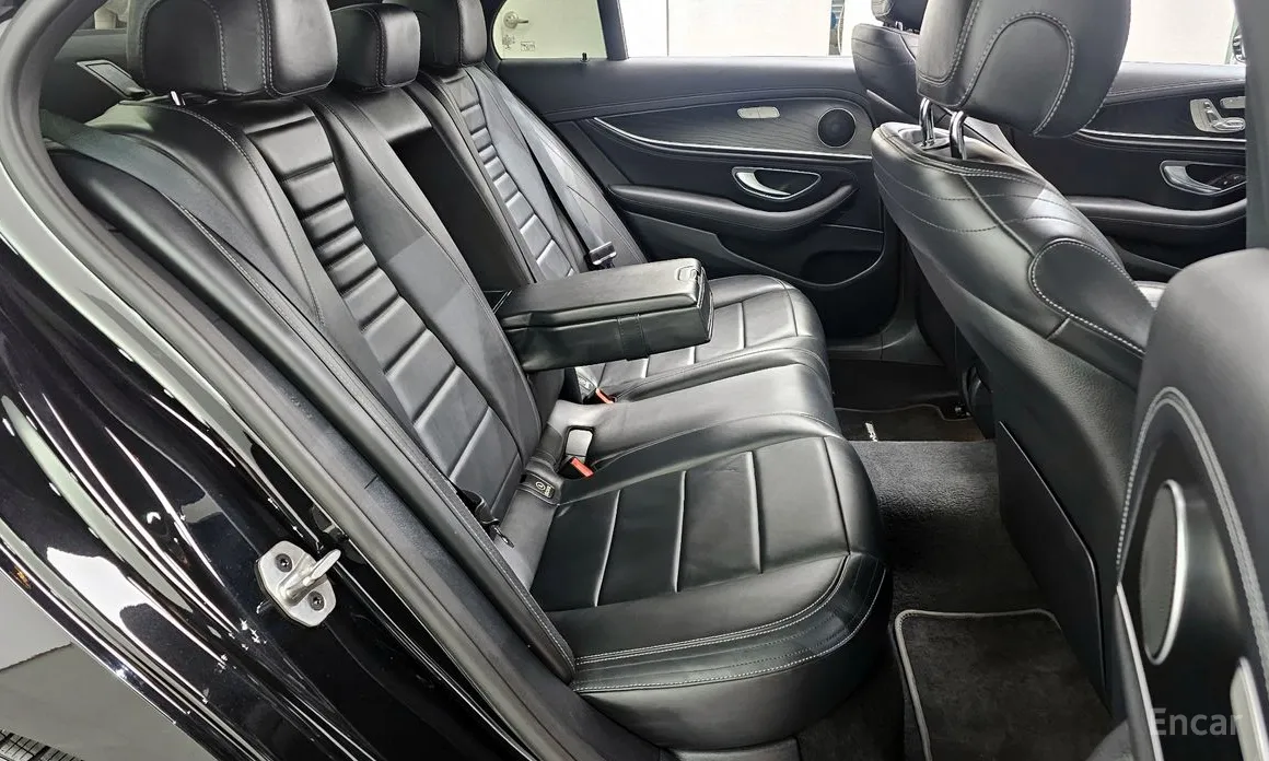 Фото 13 - Mercedes-Benz E-Class