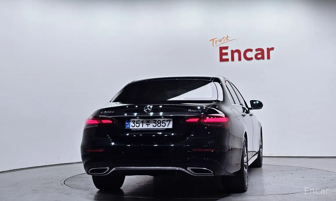 Фото 4 - Mercedes-Benz E-Class