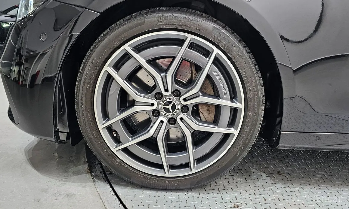 Фото 5 - Mercedes-Benz E-Class