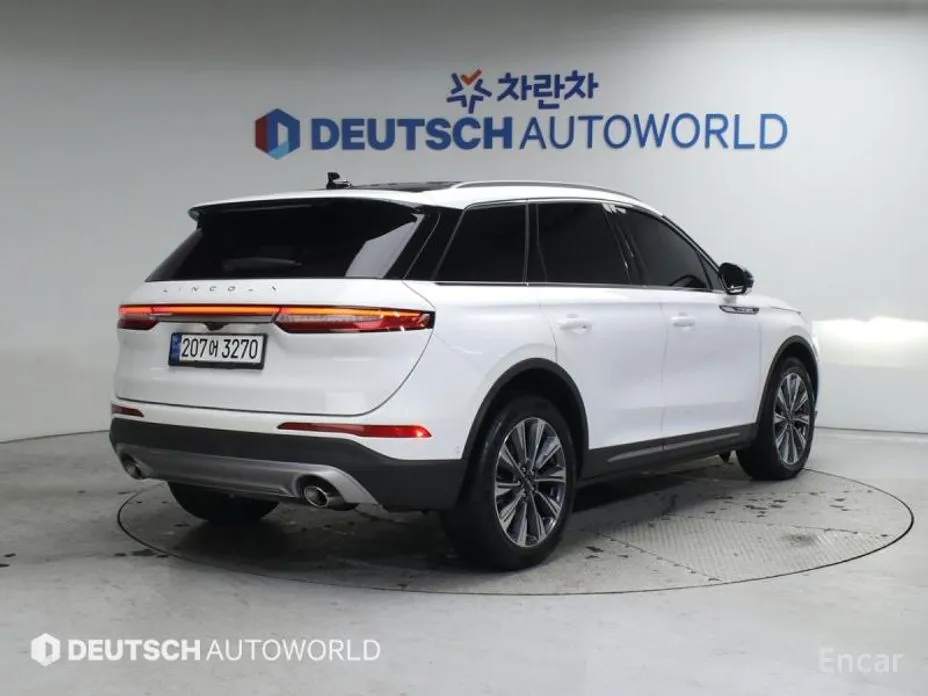 Фото 2 - Lincoln Corsair