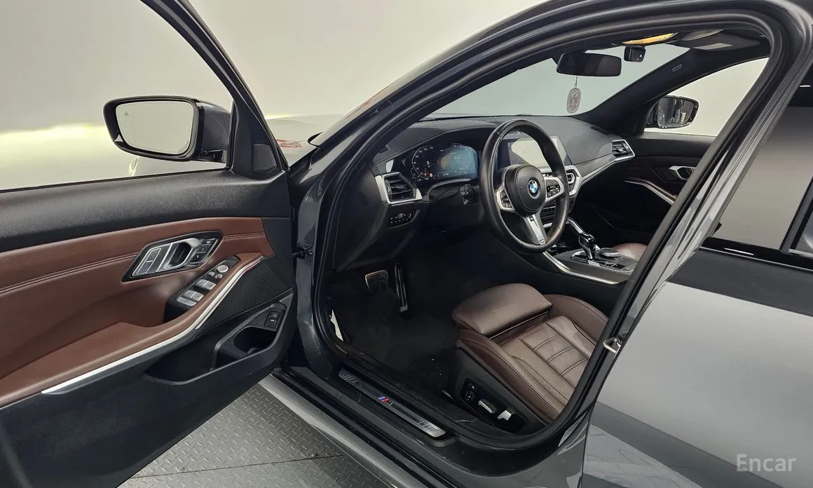 Photo 10 - BMW 3 Series