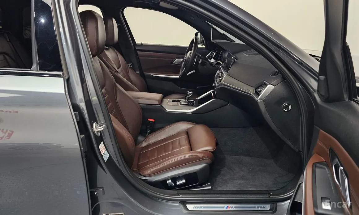 Photo 11 - BMW 3 Series