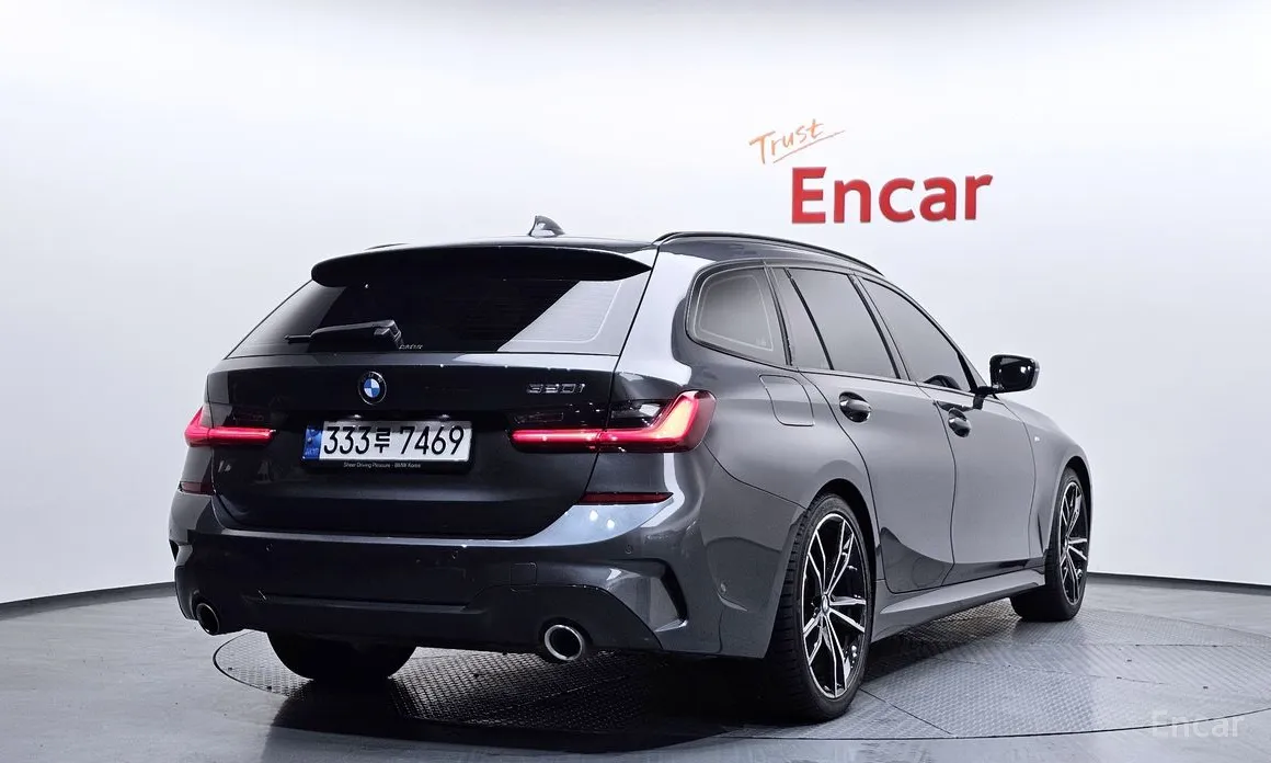 Photo 2 - BMW 3 Series