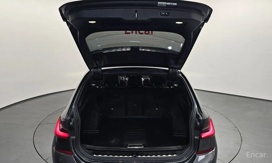 Photo 20 - BMW 3 Series