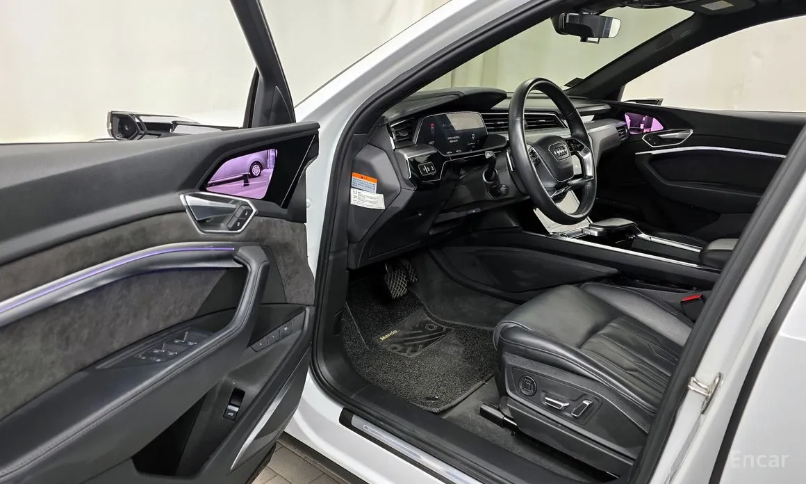 Фото 10 - Audi e-tron