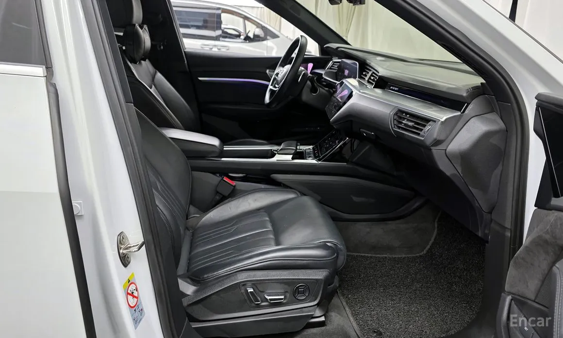 Фото 11 - Audi e-tron