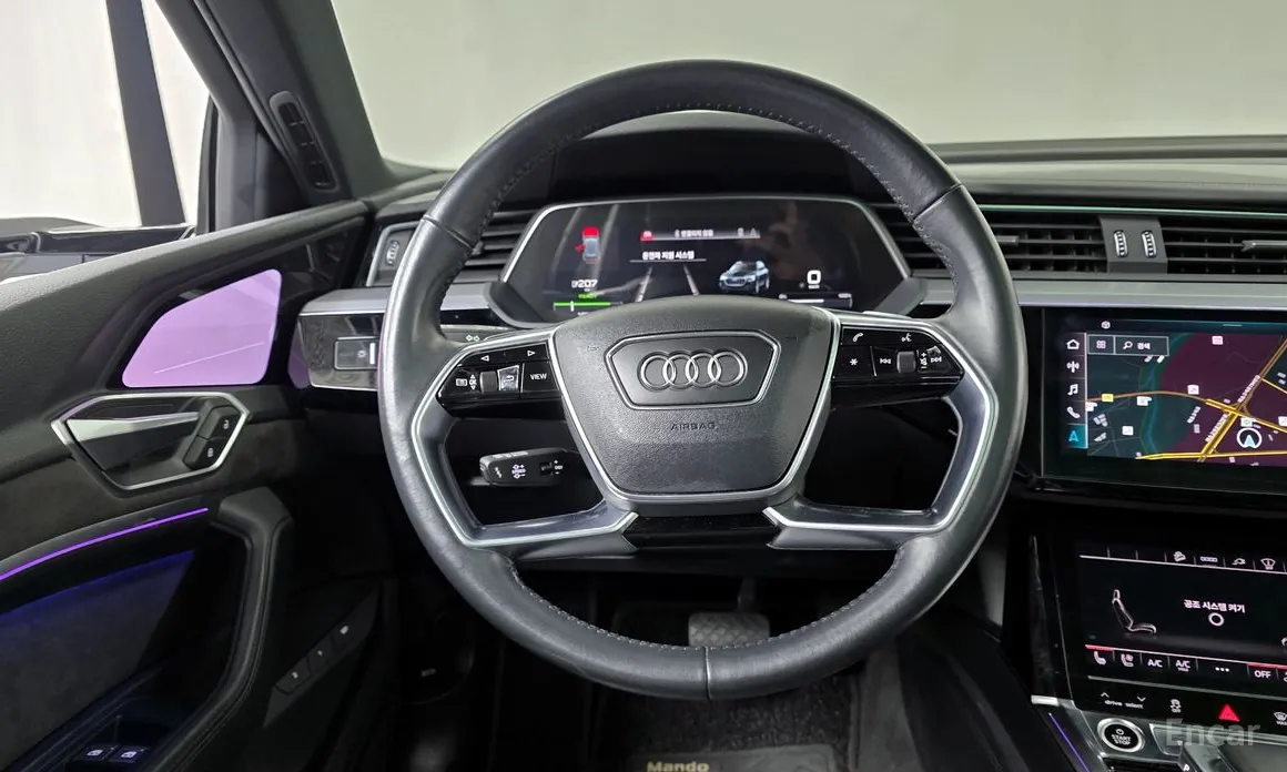 Фото 13 - Audi e-tron