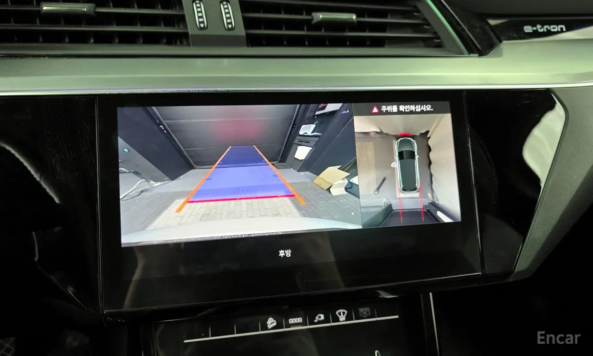 Фото 15 - Audi e-tron