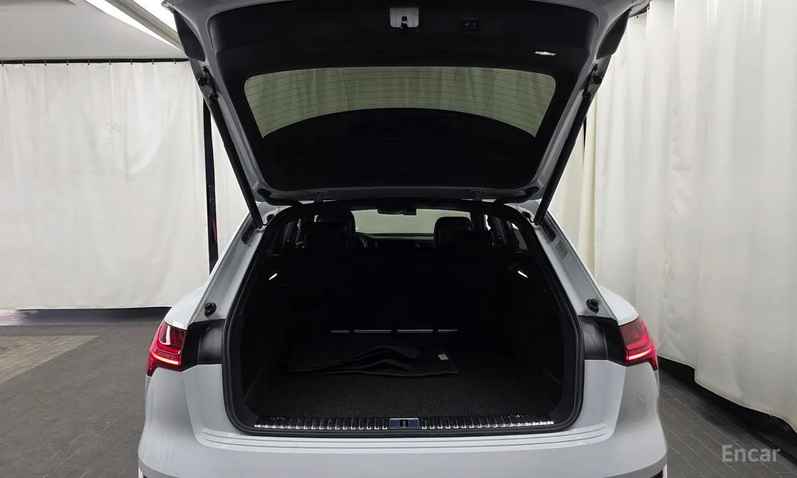 Фото 20 - Audi e-tron