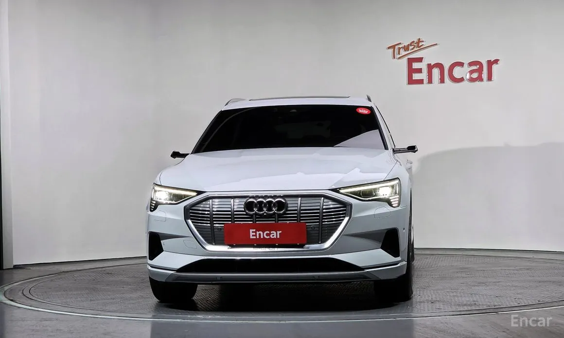 Фото 3 - Audi e-tron