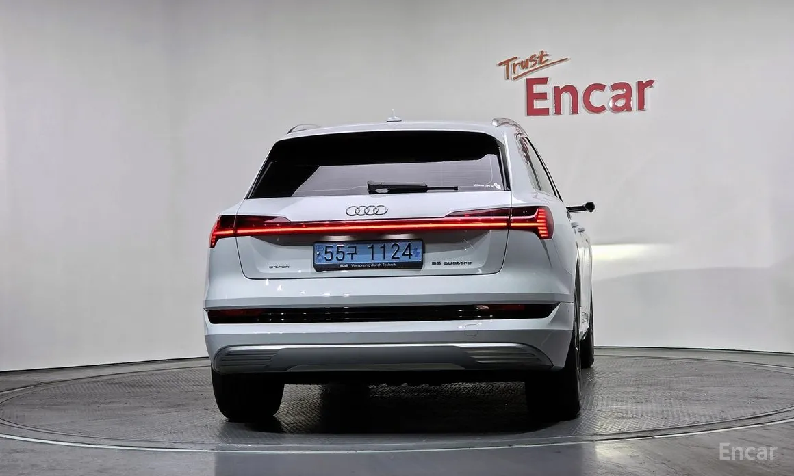 Фото 4 - Audi e-tron