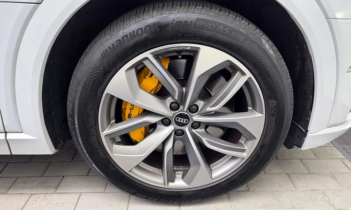Фото 5 - Audi e-tron