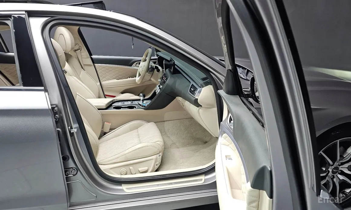 Фото 11 - Genesis G70