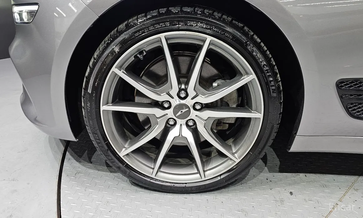 Фото 5 - Genesis G70