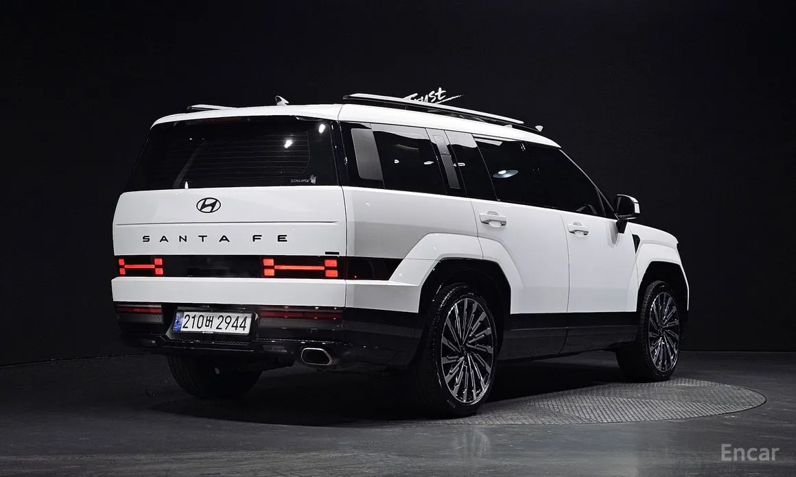 Фото 2 - Hyundai Santa Fe